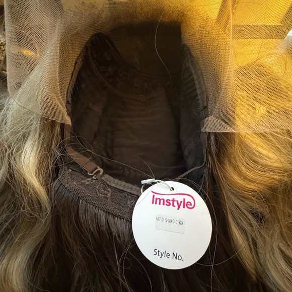 IM Style Old Money Wavy Blonde and Brown Hair Wig - Picture 3 of 6